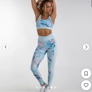 Gymshark Blue Floral Print High Waisted Leggings with side pockets & Bra Set